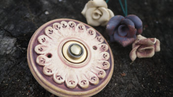 zvonkové tlačítko květ přírodní keramika mosaz mrazuvzdorné lucie polanská nikilu 3