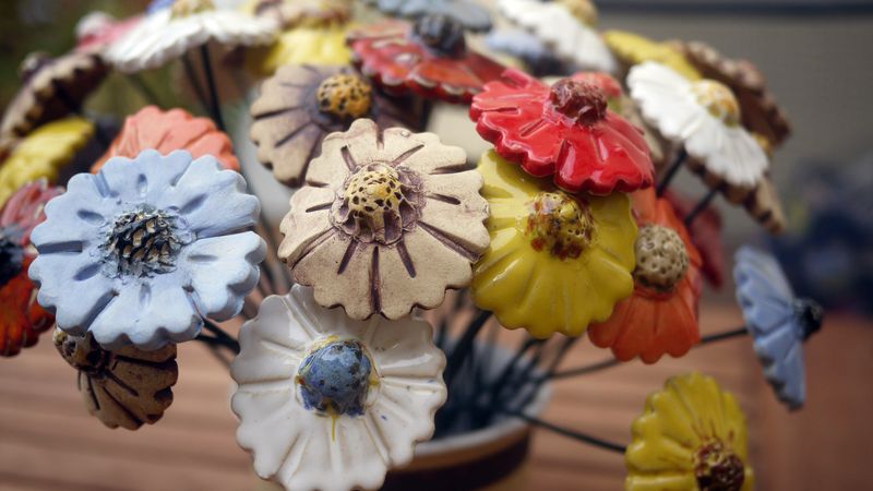 Keramcké dekorativní květiny