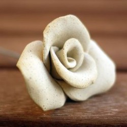 Keramická růže přírodní, mat