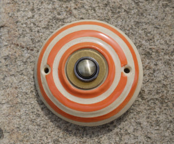 zvonkové tlačítko keramika mosaz mrazuvzdor klasik oranžový pruh lucie polanská 2