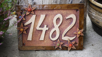 keramické domovní číslo na zakázku s ozdobou lucie polanska1