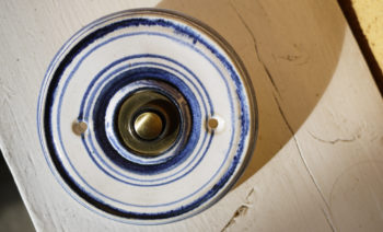 zvonkové tlačítko keramika mosaz chalupa lucie polanská 1